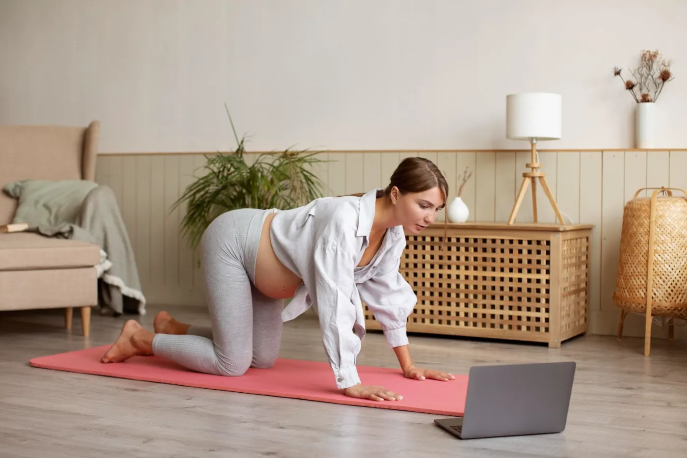 Online pregnancy yoga